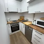 Marbella Beachside Apartment - 1 Min Walk To Beach