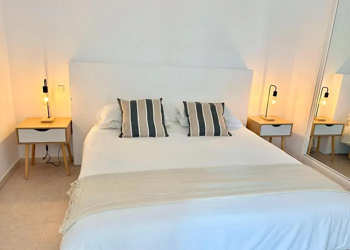 Marbella Beachside Apartment - 1 Min Walk To Beach