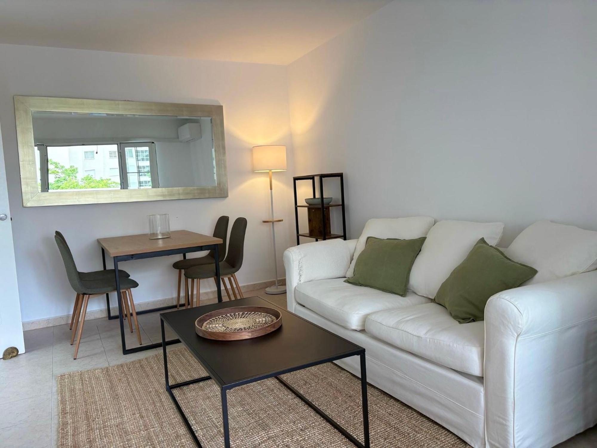 Apartment Beachside - 1 Min Walk To *
