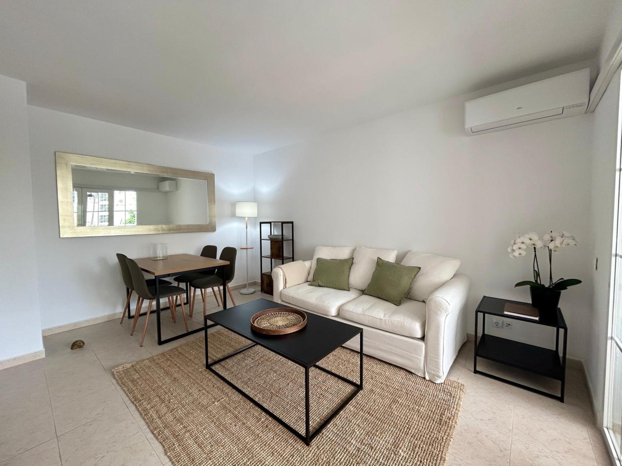 Beachside - 1 Min Walk To Apartment *
