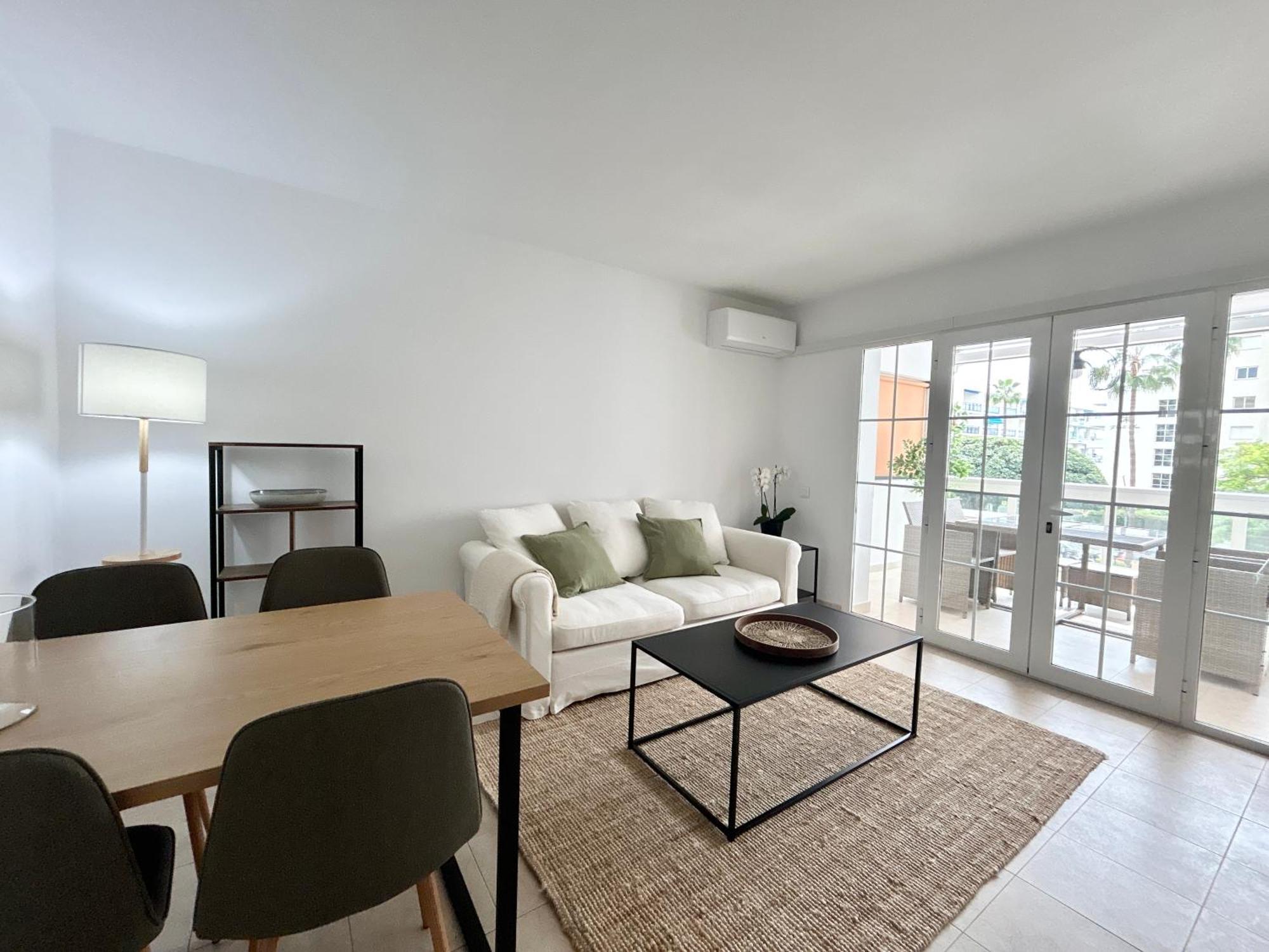 Beachside - 1 Min Walk To Apartment *